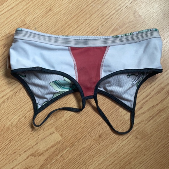 Lululemon y-flow bra - Picture 4 of 5